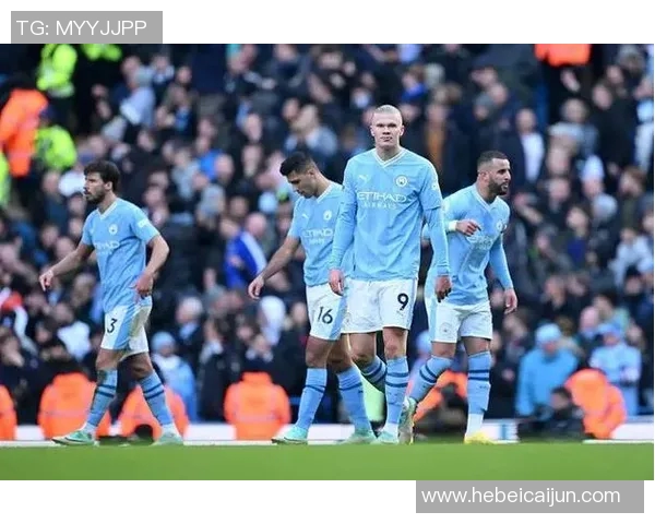 曼联主场逼平曼城,英超积分榜悬念仍未解开 曼联主场逼平曼城,英超积分榜悬念仍未解开